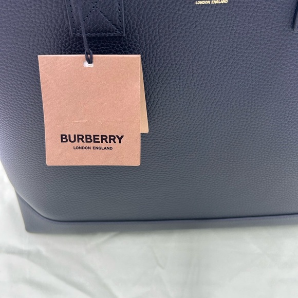 Women’s Burberry pebble grain, leather check lined , large shopping tote - Picture 9 of 14